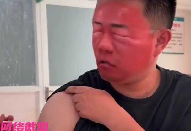 海南三亚有男子在路边，突然看到摆摊阿姨卖香椿，本喜欢吃于是买了一袋回家食用，不料