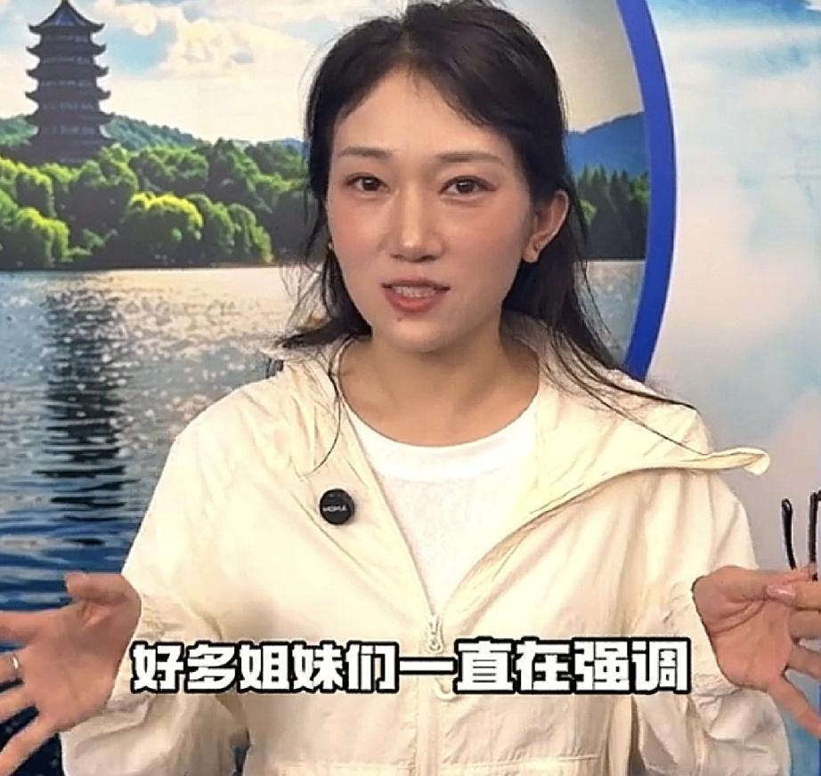 林丽明天带货产品已公布
林丽透露会带孩子去杭州
厉怀远听不懂奶奶说话直挠头！
