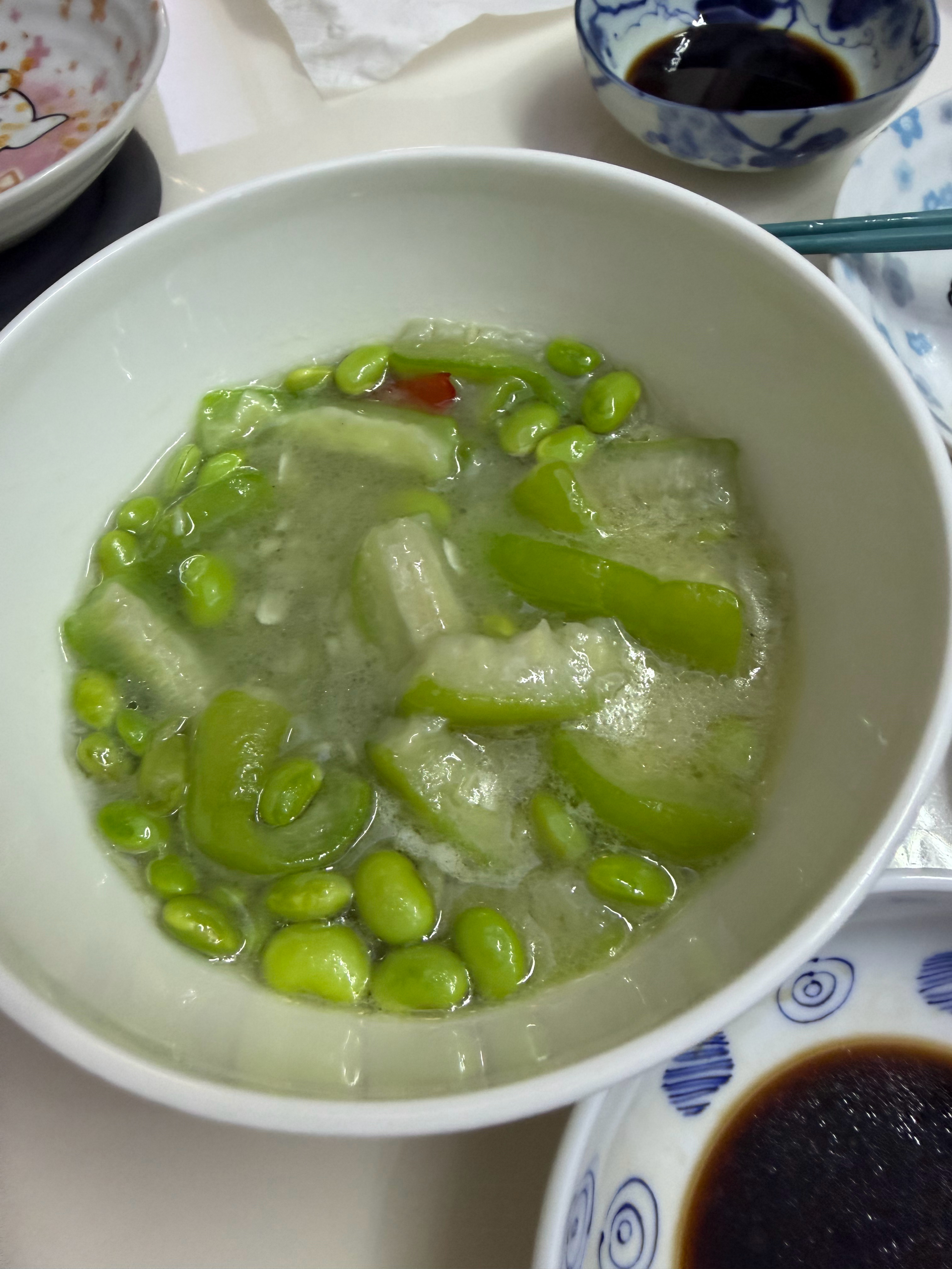 湖南的白玉丝瓜，不能用上海的毛豆丝瓜做法，不好吃。 ​​​