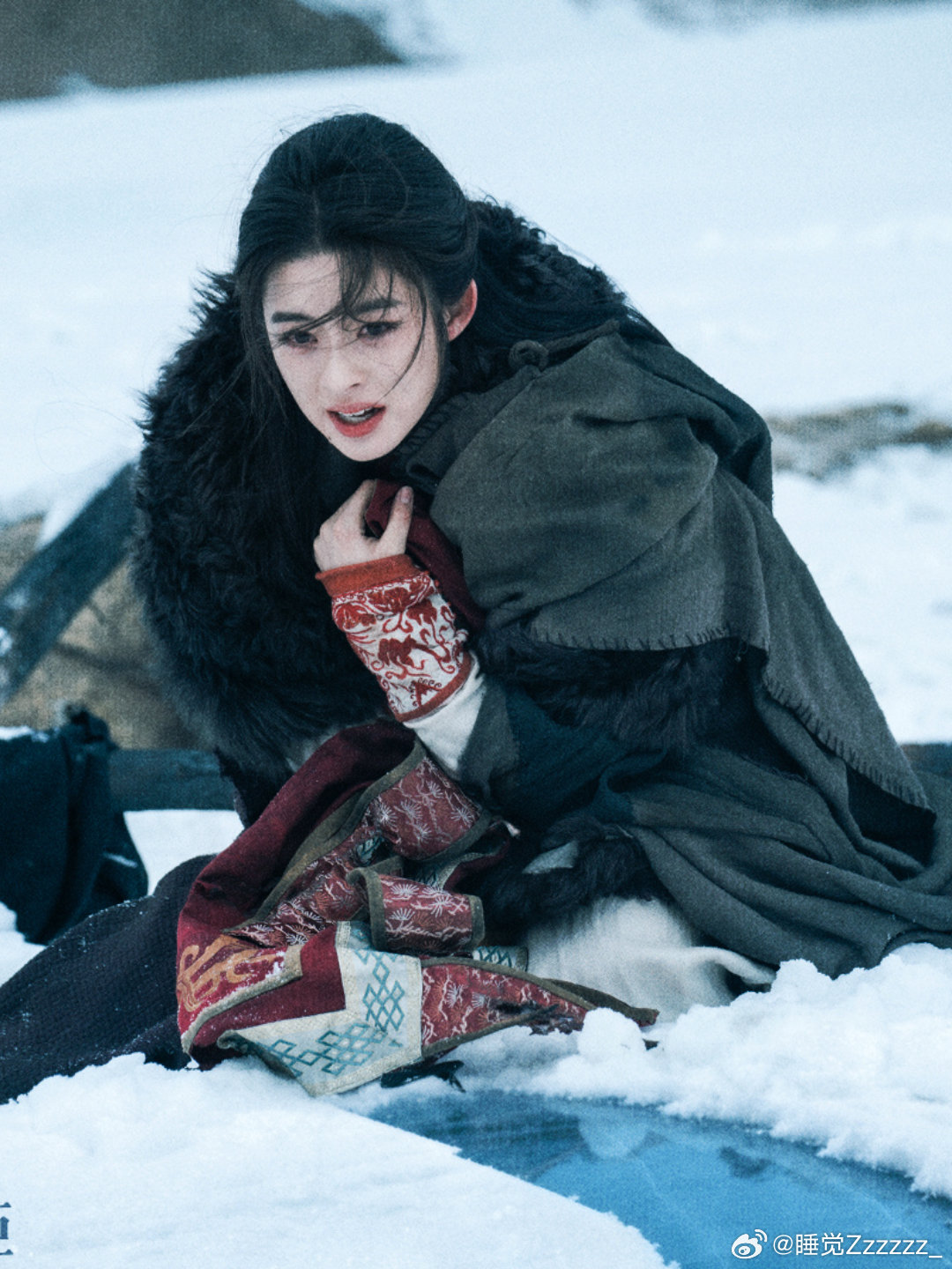 黄杨钿甜原声哭戏黄杨钿甜原声爆发哭戏 顶着高原严寒反复拍摄哭戏，冻僵后稍作休整便