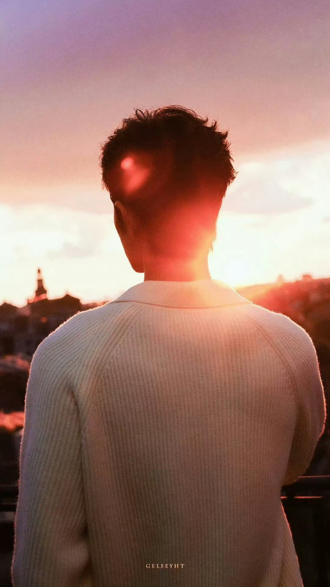 日子慢一点，再慢一点。把喧嚣关在门外，只留清风和自己，心安，便是最好的光景。肖战