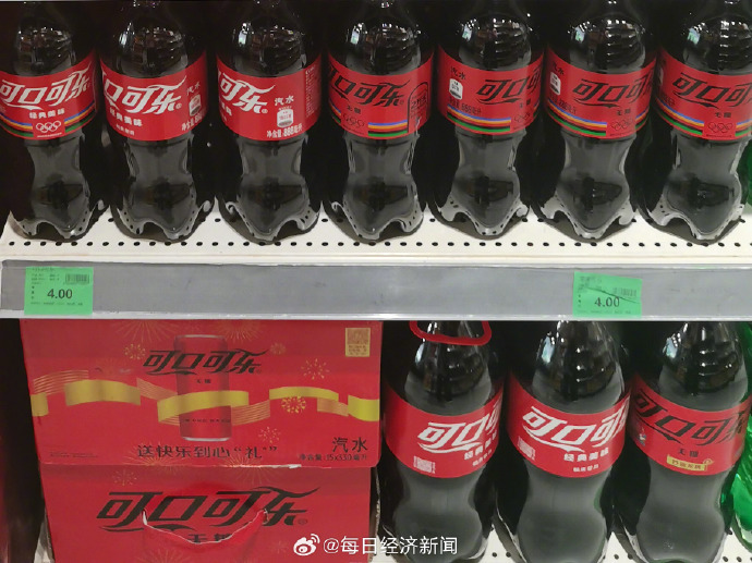 【#可口可乐销量10年来首次零增长#，去年四季度亚太市场营业利润下滑36%】#可