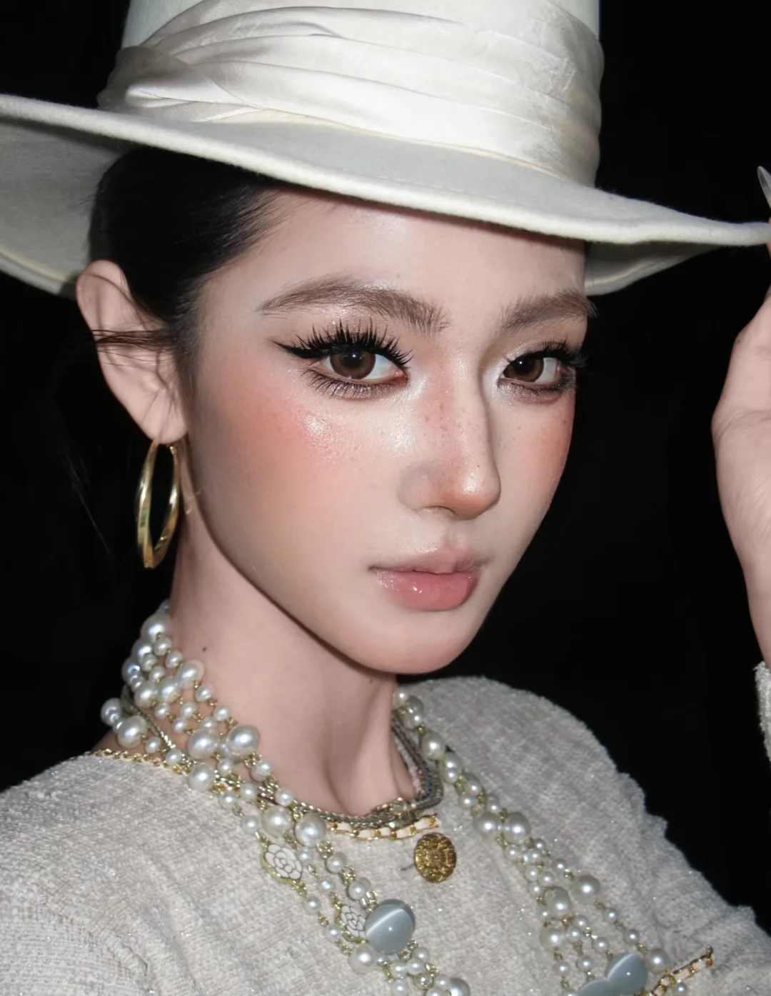 谁懂啊！轻亚裔千金妆把“清透贵气感”融合