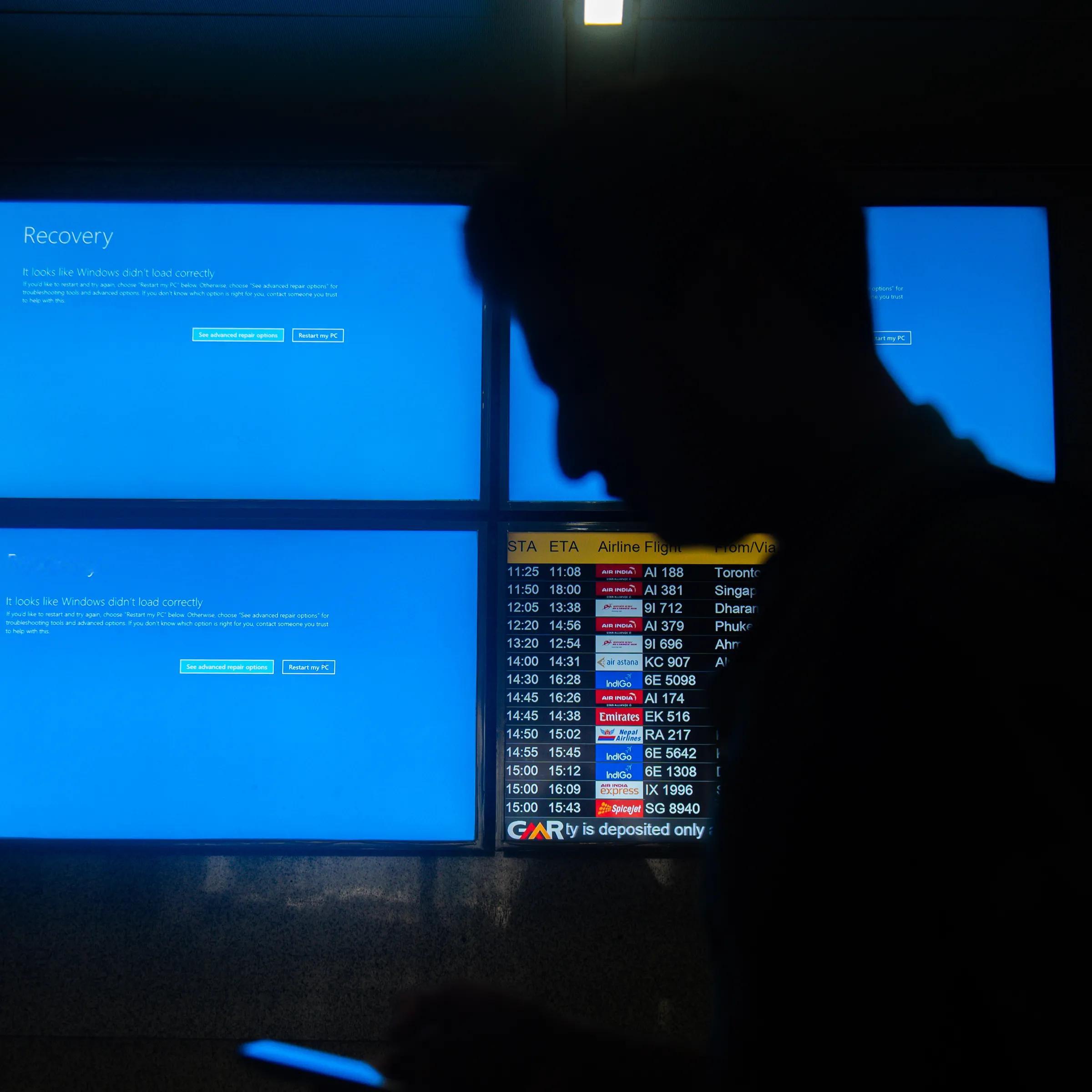 CrowdStrike “蓝屏”事件的一些照片（图片 via Getty Ima