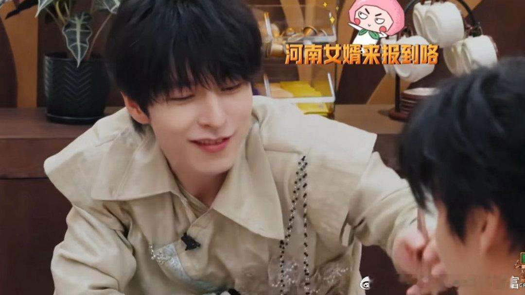 郭文韬曾说自己是河南女婿突然刷到官宣当爸，一下子就想起综艺里河南女婿这个梗，保密