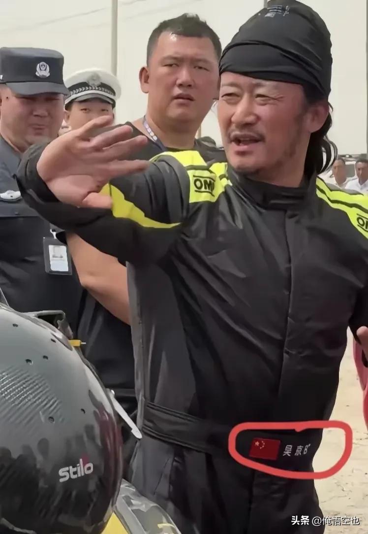 真的不太理解一些网友的心态，无缘无故没完没了的黑吴京，说他爆火是因为爱国，作为中
