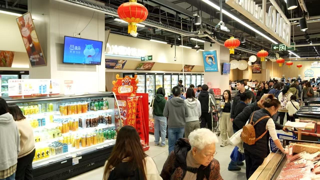 深圳开专线巴士接送港人买年货 看到现在港人这么热衷于“北上”来深圳旅游购物，感觉