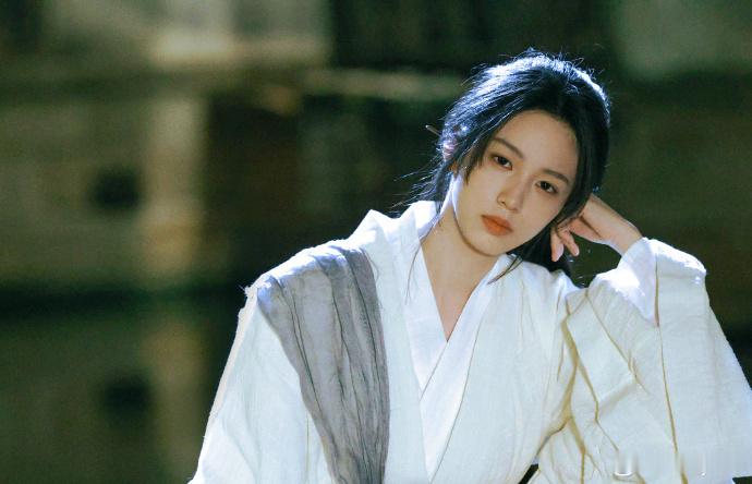 周也剑影白衣入梦来周也古风女侠杀我白衣长剑加身，周也一登场，江湖具象化！飞扬的发