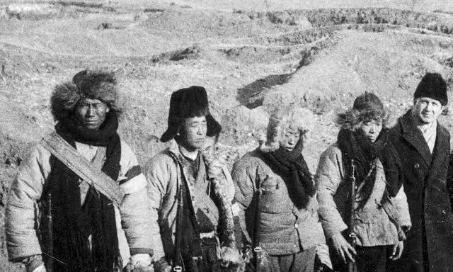 伪军官董朋久要曲吉成帮忙卖给抗联子弹，是训练或围剿抗联省下的。
董朋久是驻守莲花