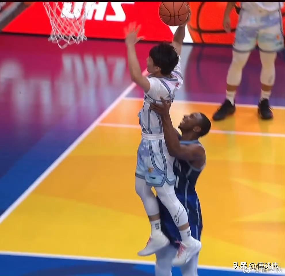 非常和谐！迪亚洛谈徐杰：

“祝贺徐杰拿下MVP。”

“他今晚的表现非常棒。”