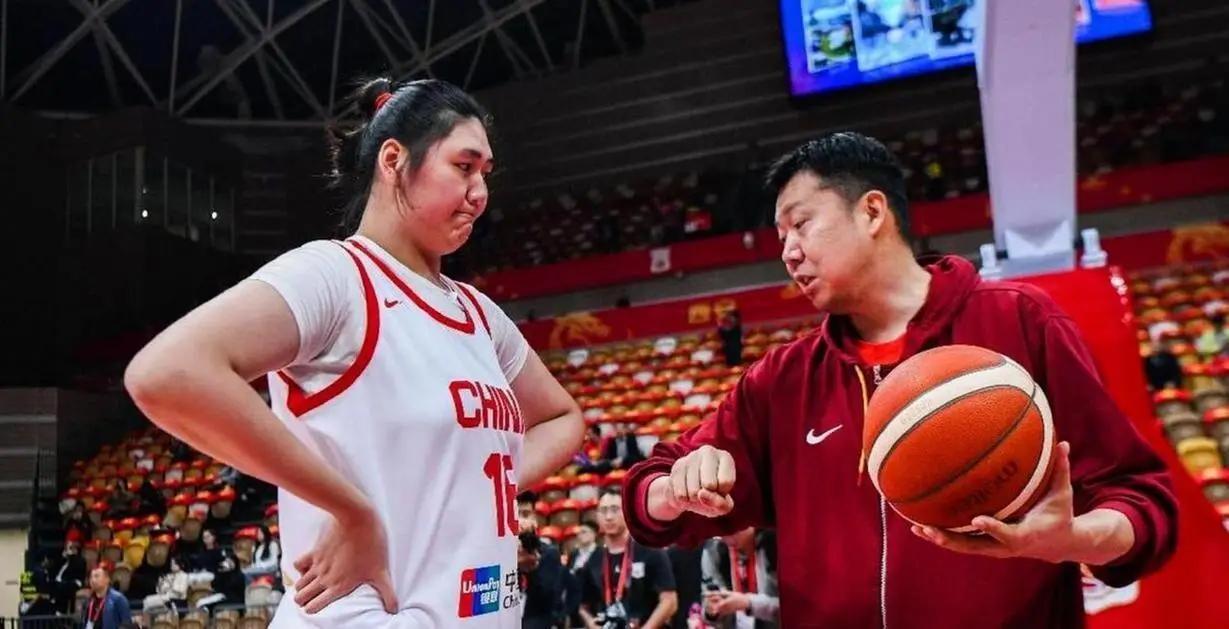 王治郅退役后，没有去办篮球培训班赚米，也没有为产品代言做广告挣钱，更没有直播带货