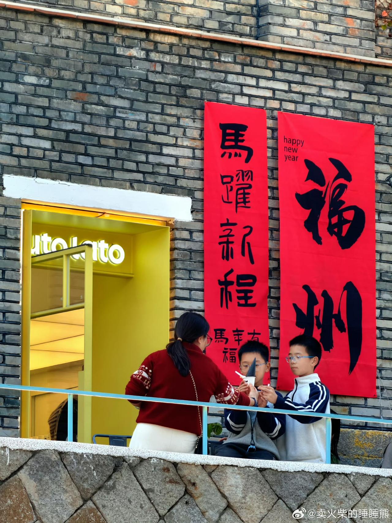 烟台山的巷子里
藏着马年的烟火与清欢 [心]
via@卖火柴的睡睡熊 

 虎纠