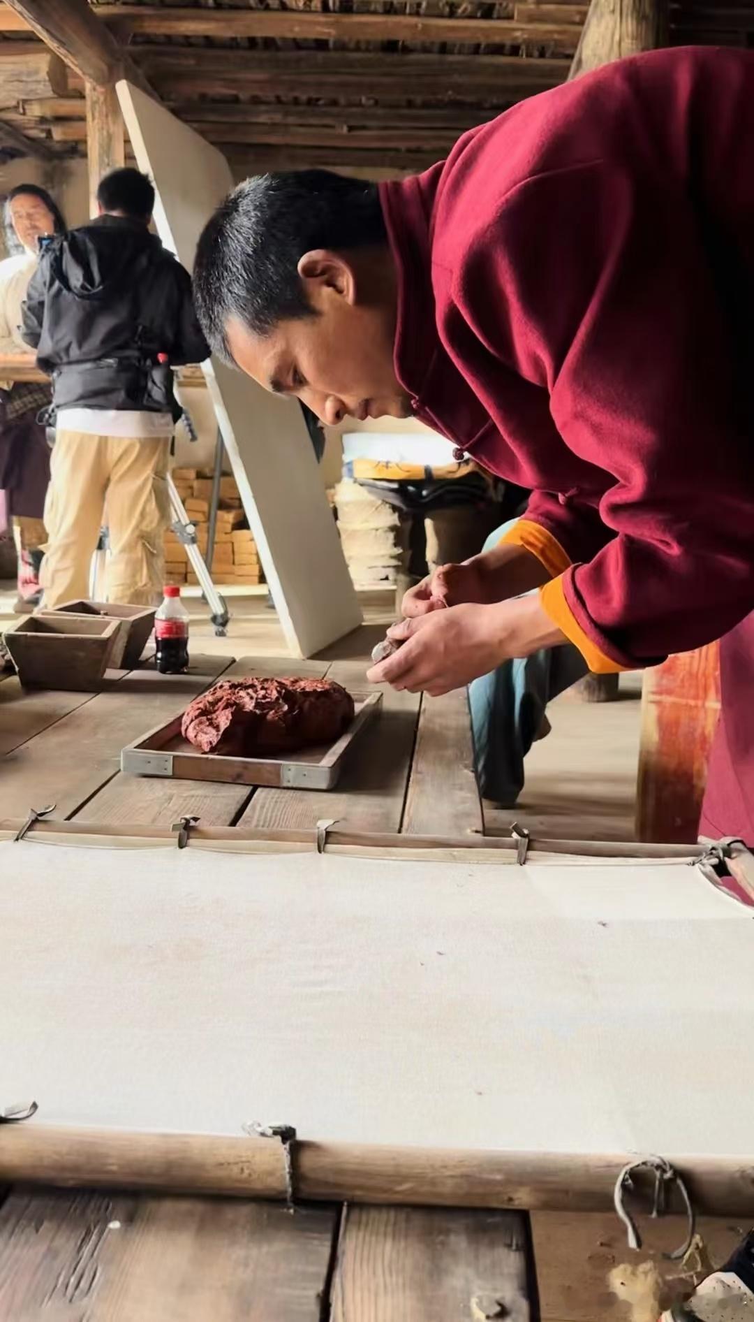 千年藏香、手工传承，藏香主要配料有：藏红花、雪莲花、麝香、藏寇等。藏香相传系公元