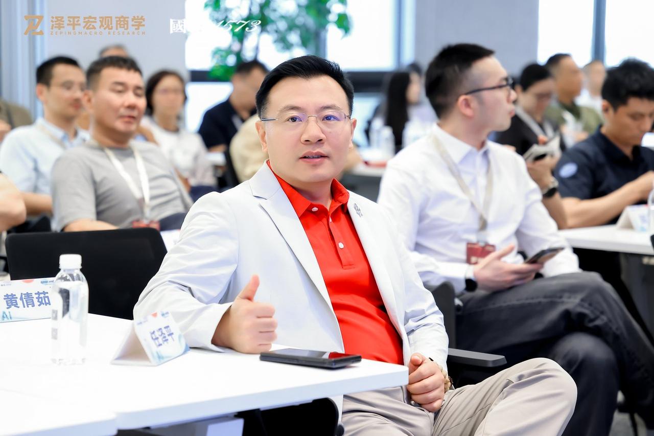晨跑三公里，两百个俯卧撑，卷腹，哑铃，开合跳，正心正念，坚持做长期正确的事，自律