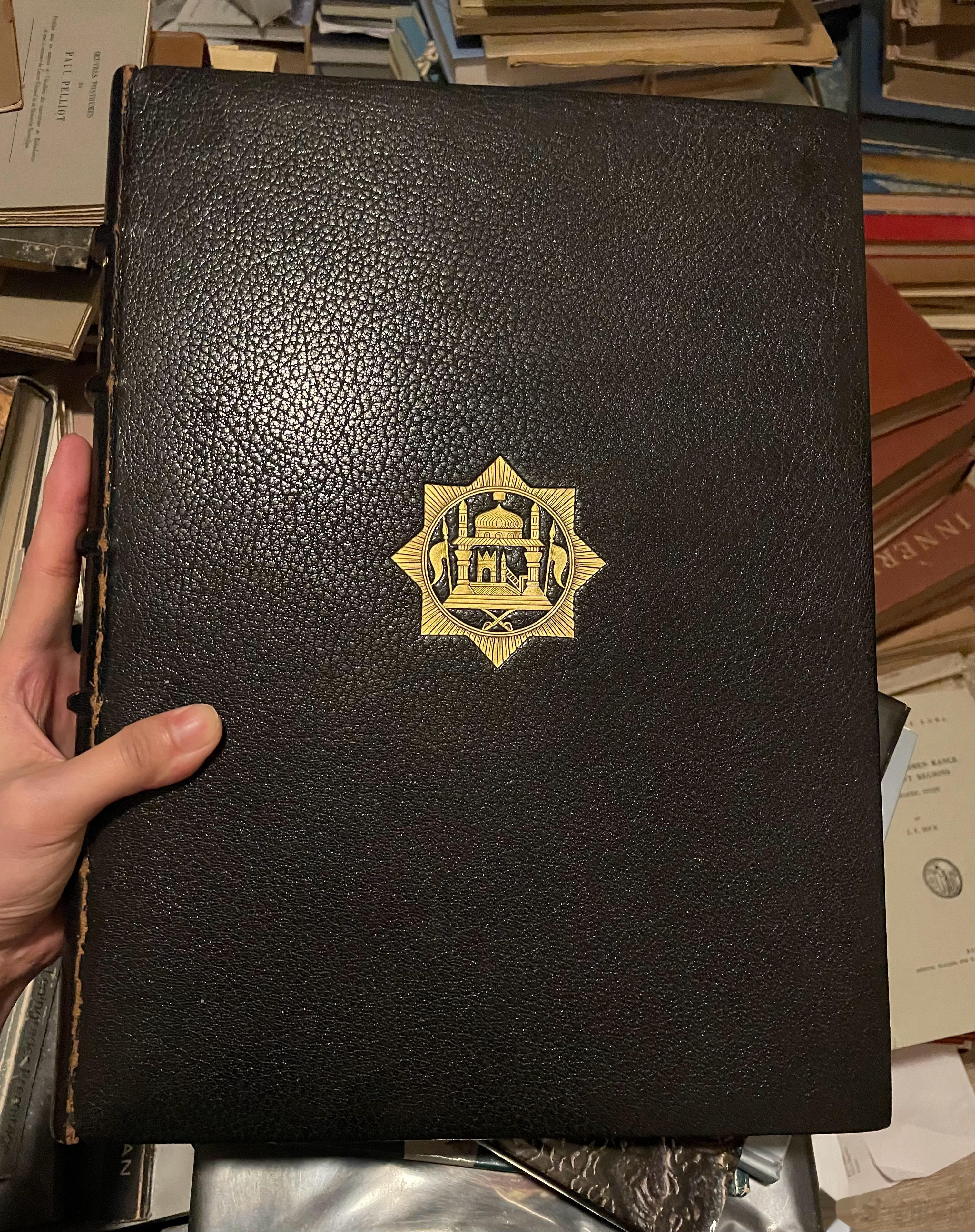 有些书记载历史，而另一些本身就成为了历史的一部分。上周拍卖中拿到了一本法国考古学