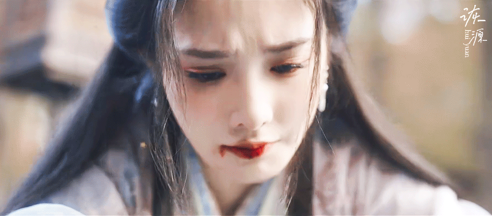 彭小苒 《大梦归离》齐小姐 / 动图EP06-02 蓝衣一个吐血 美美下线[悲伤