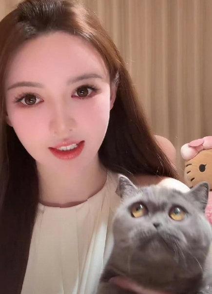 叶珂有三个孩子叶珂已经生了三个孩子 33岁就能把三个娃和自己都打理得这么妥帖，状