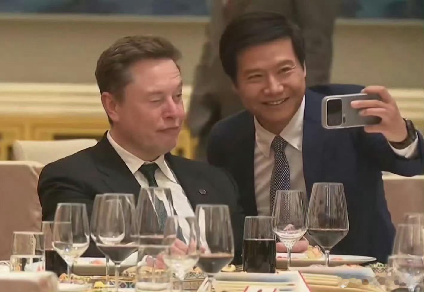 雷军马斯克合影到底哪个才是真的合影啊 