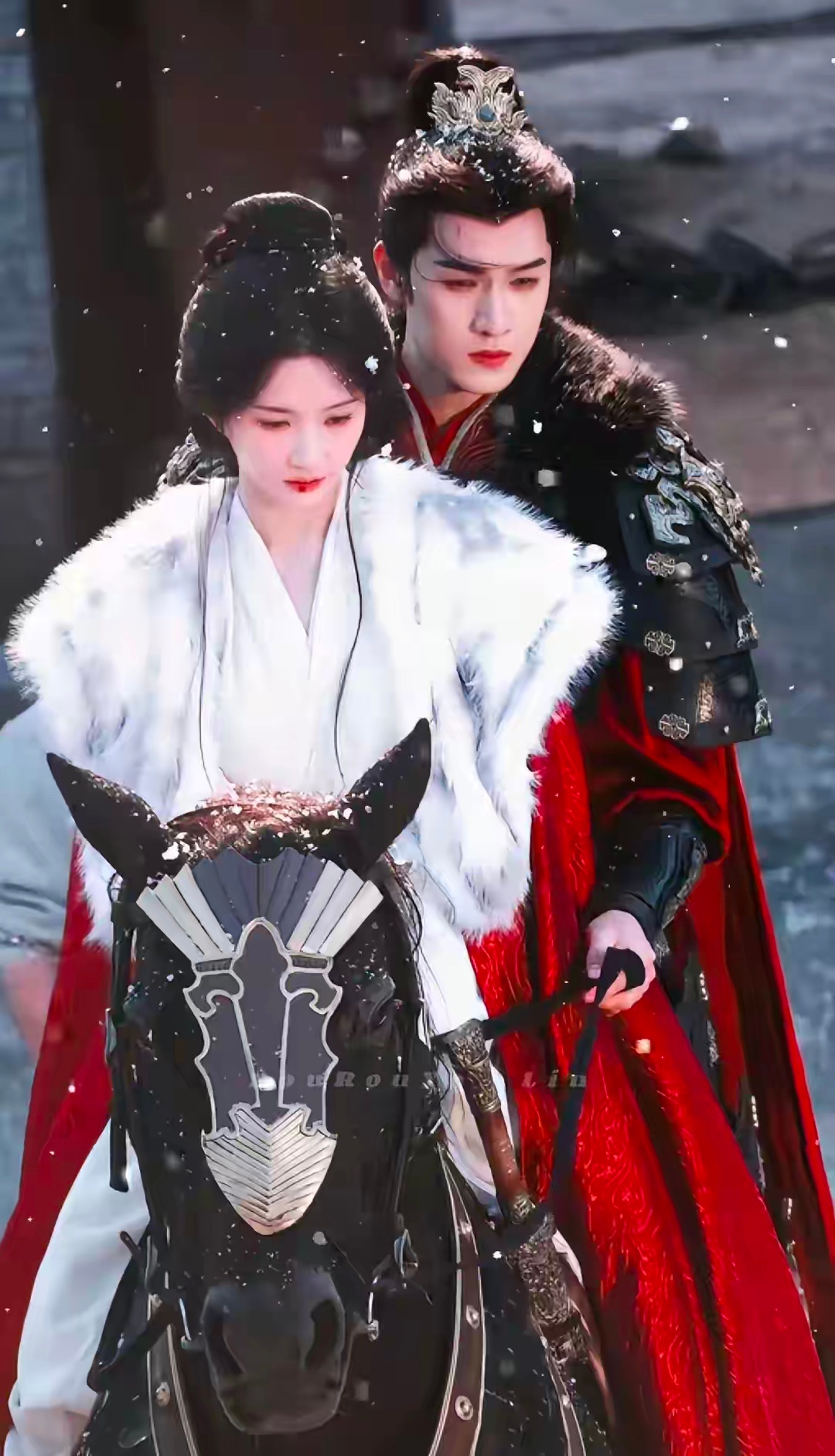 李昀锐这次终于搭一个好的女主角了，她咖位不大，但是路人缘还可以，两人看蛮般配的。