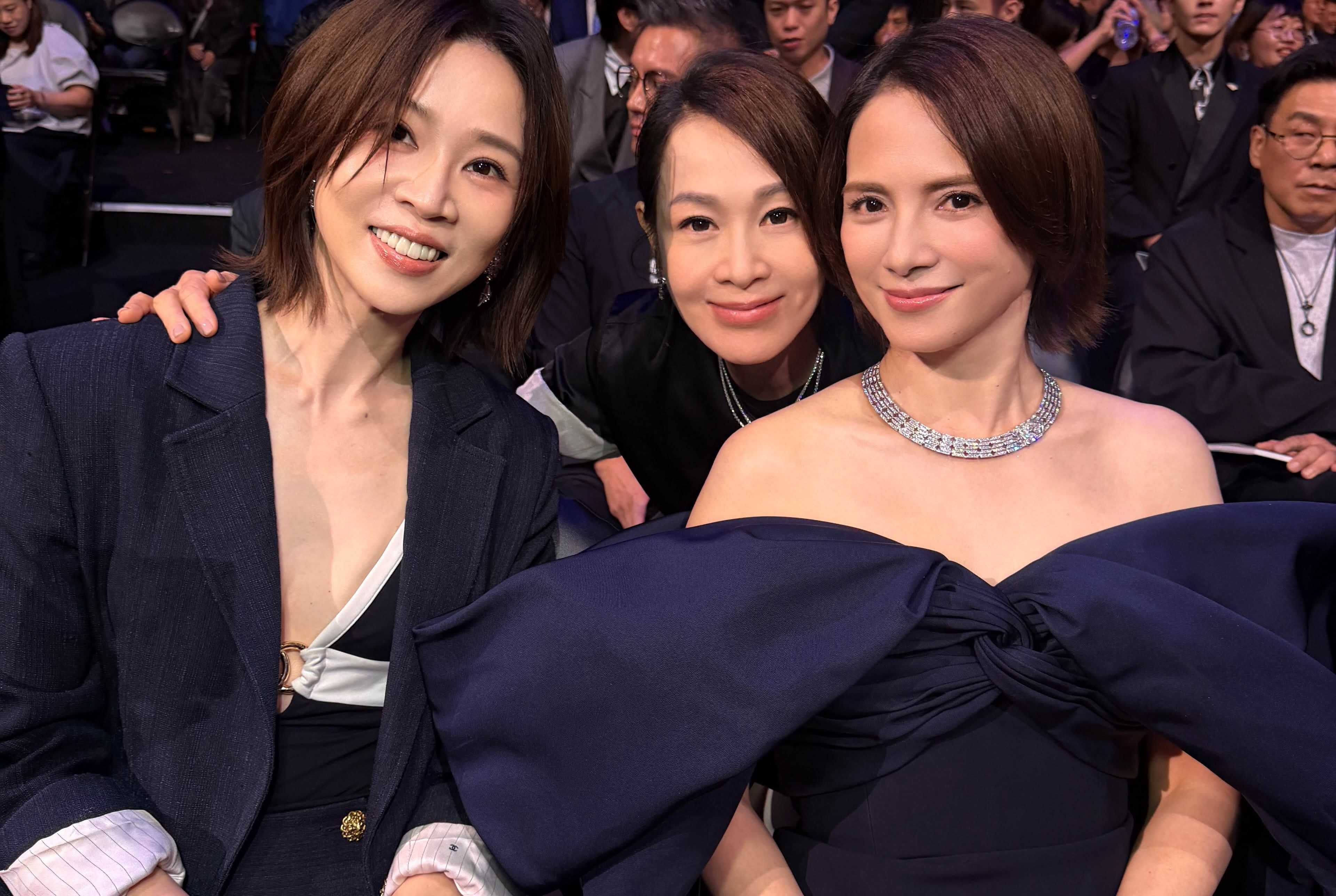 奶茶导演应该很想给这两位递本子吧 ​​​