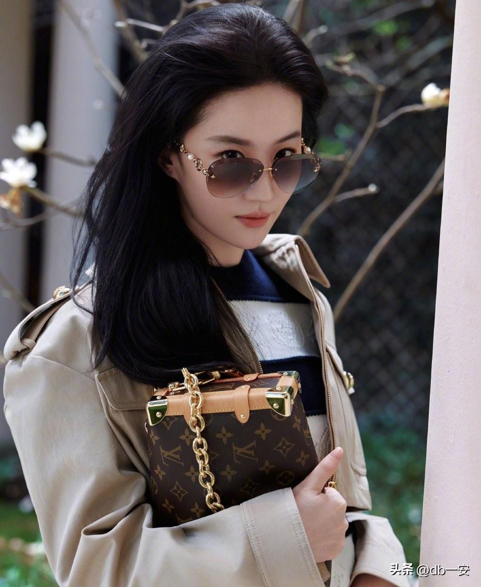 刘亦菲单身的原因找到了！不是不想谈，是没人敢追！

刷到一条评论差点没把我笑死：