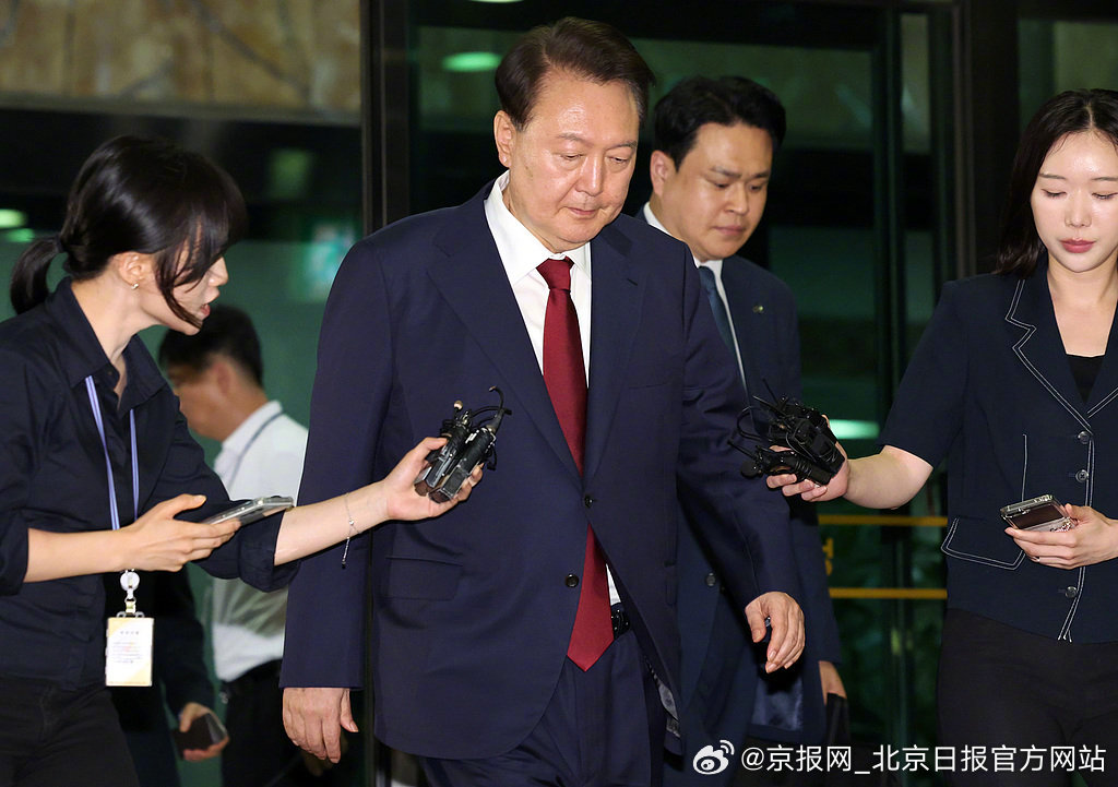 #尹锡悦被裁定继续羁押#【#尹锡悦将在首尔拘留所继续羁押#】当地时间18日，韩国