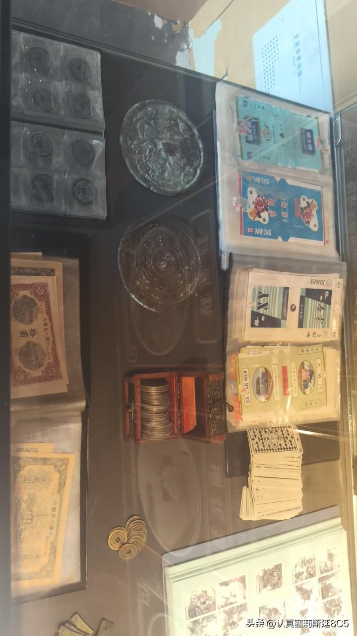 “古物传千古，珍宝耀中华”，这话太贴切了！文物就是历史“活化石”，承载着民族的血