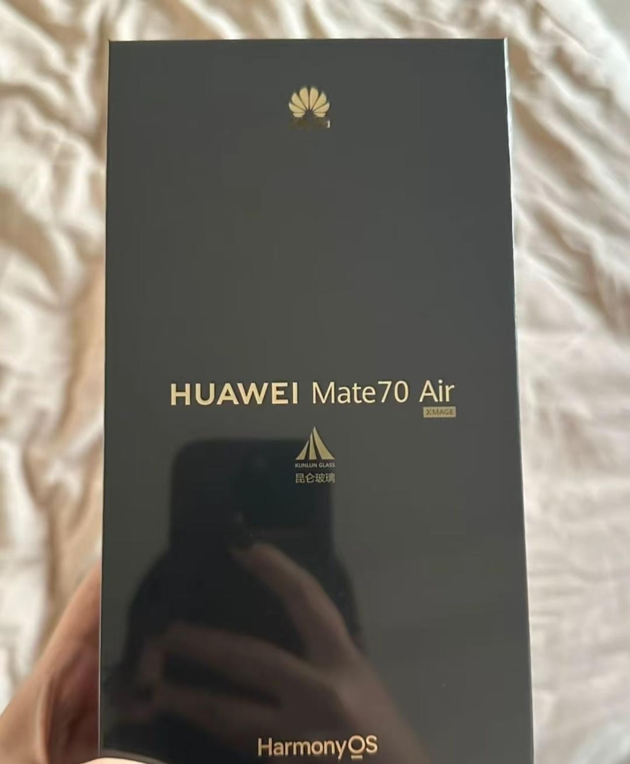华为Mate 70 Air曝光，截至目前，三星、苹果、华为三家国际大厂都做了轻薄
