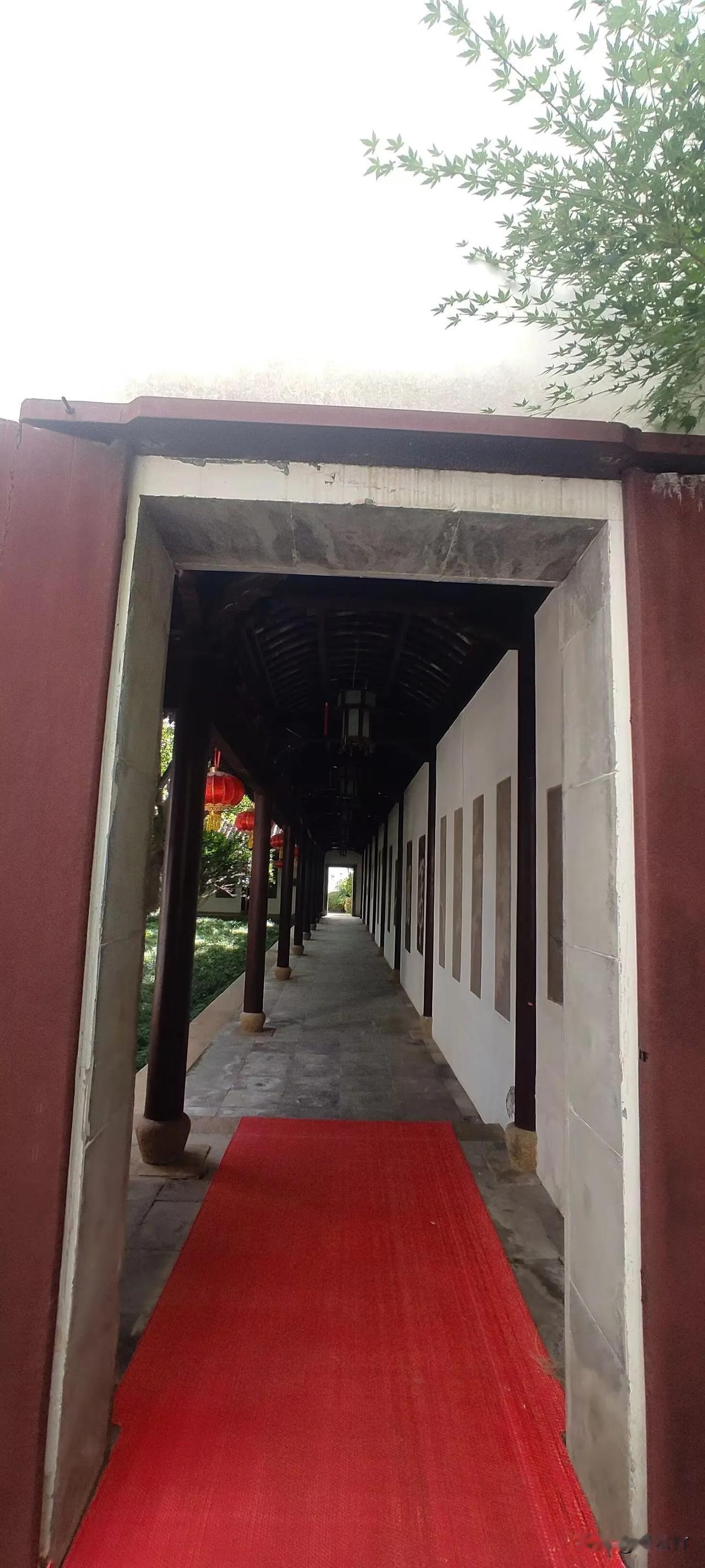 最喜欢岛上的这个院落，环境清幽，古风典雅，让人流连忘返啊！
这是我对崇明岛最好的