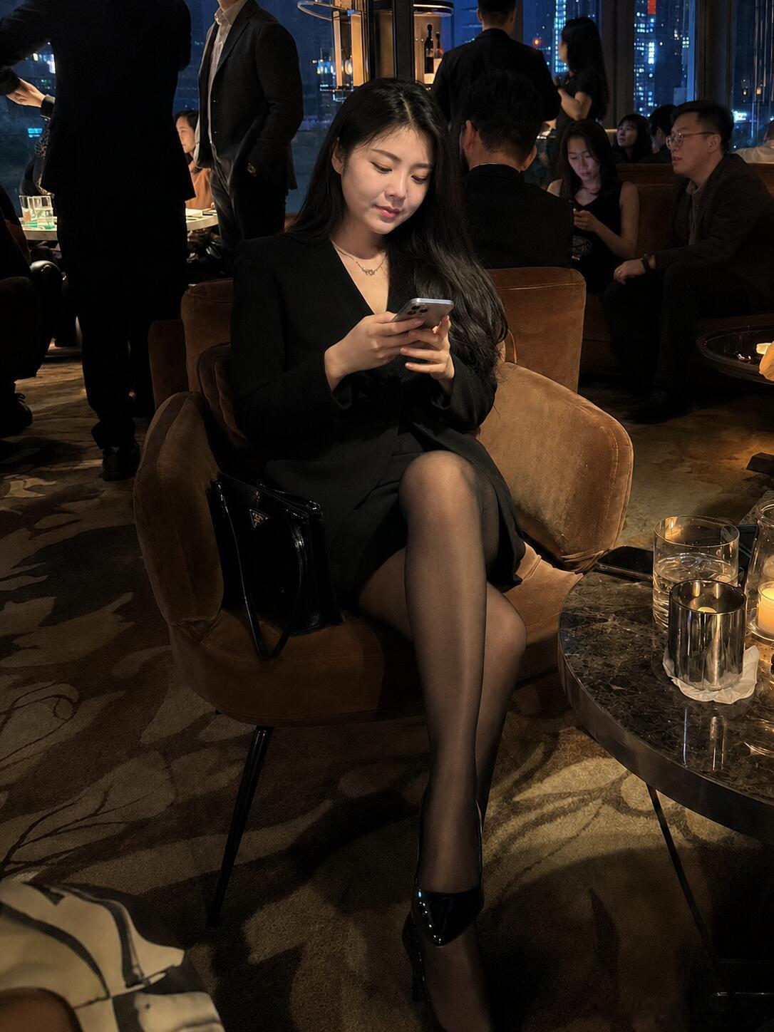 轻熟女神范儿 上下班的区别美女