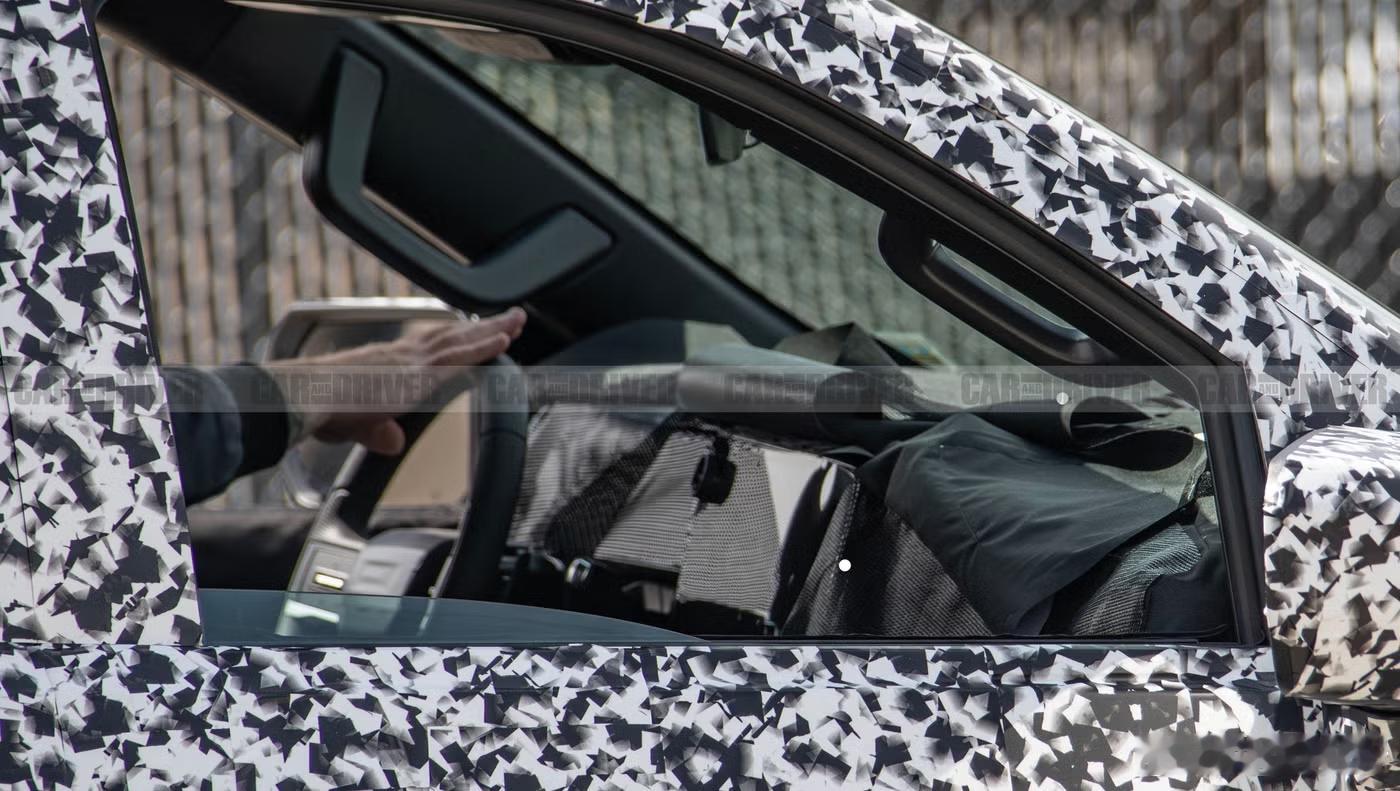 真是时代变了，美国大皮卡也是用上大连屏了