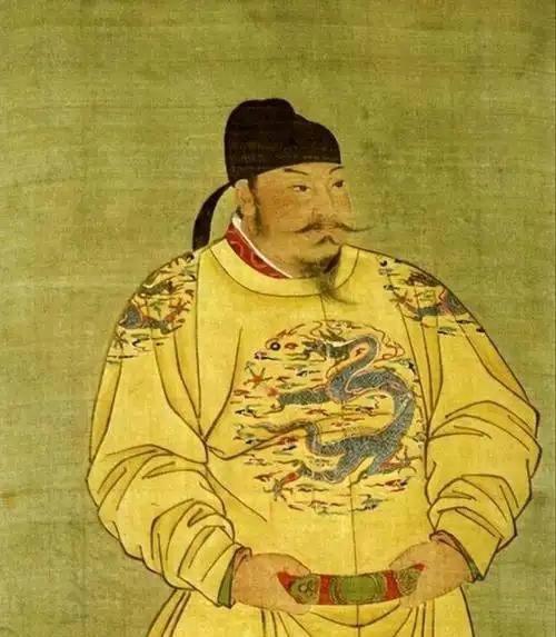 赵匡胤黄袍加身，不是被部下逼迫，而是他自导自演的一场戏。

公元 960 年正月
