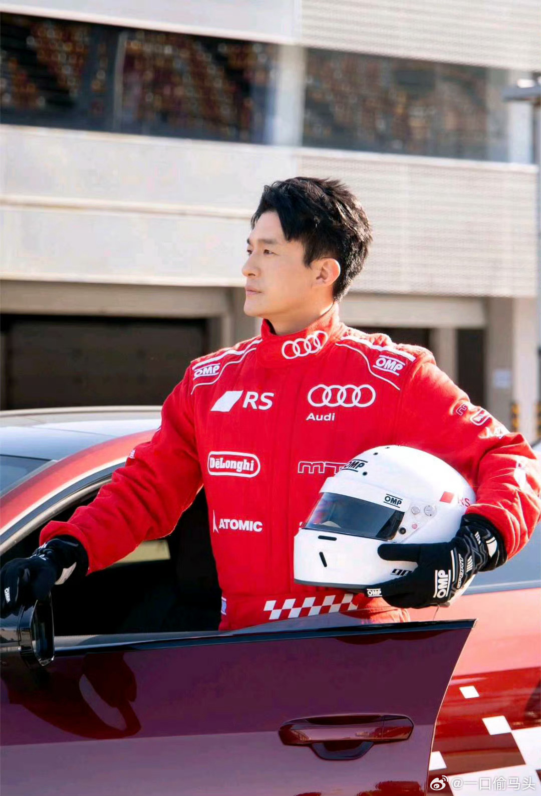 原来孙艺洲不坐马车是去开赛车了孙艺洲春节档两头忙，镖人喊着要坐马车，飞驰3直接拿