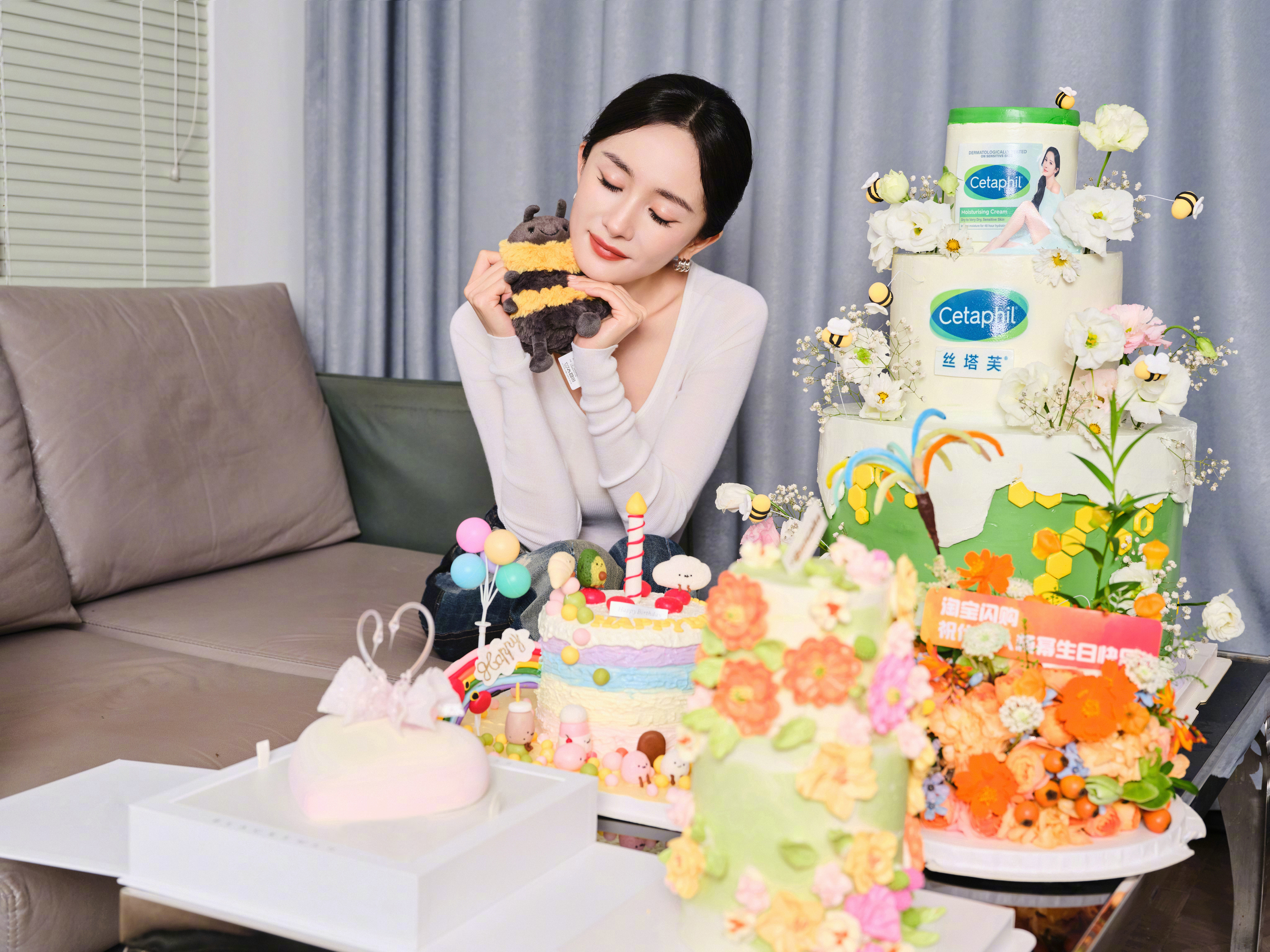 杨幂 越素越美杨幂  在复制粘贴的时代，你是手写的诗