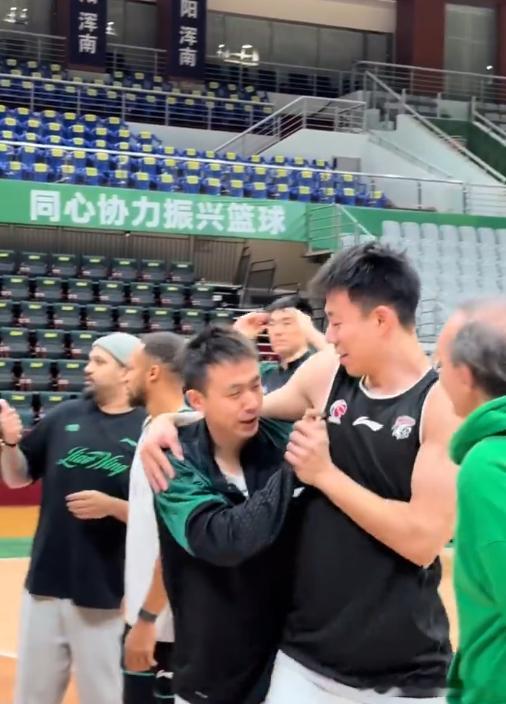 2025年的最后一个比赛日，辽宁体育馆的灯光缓缓亮起，迎接辽篮本赛季的收官之战。