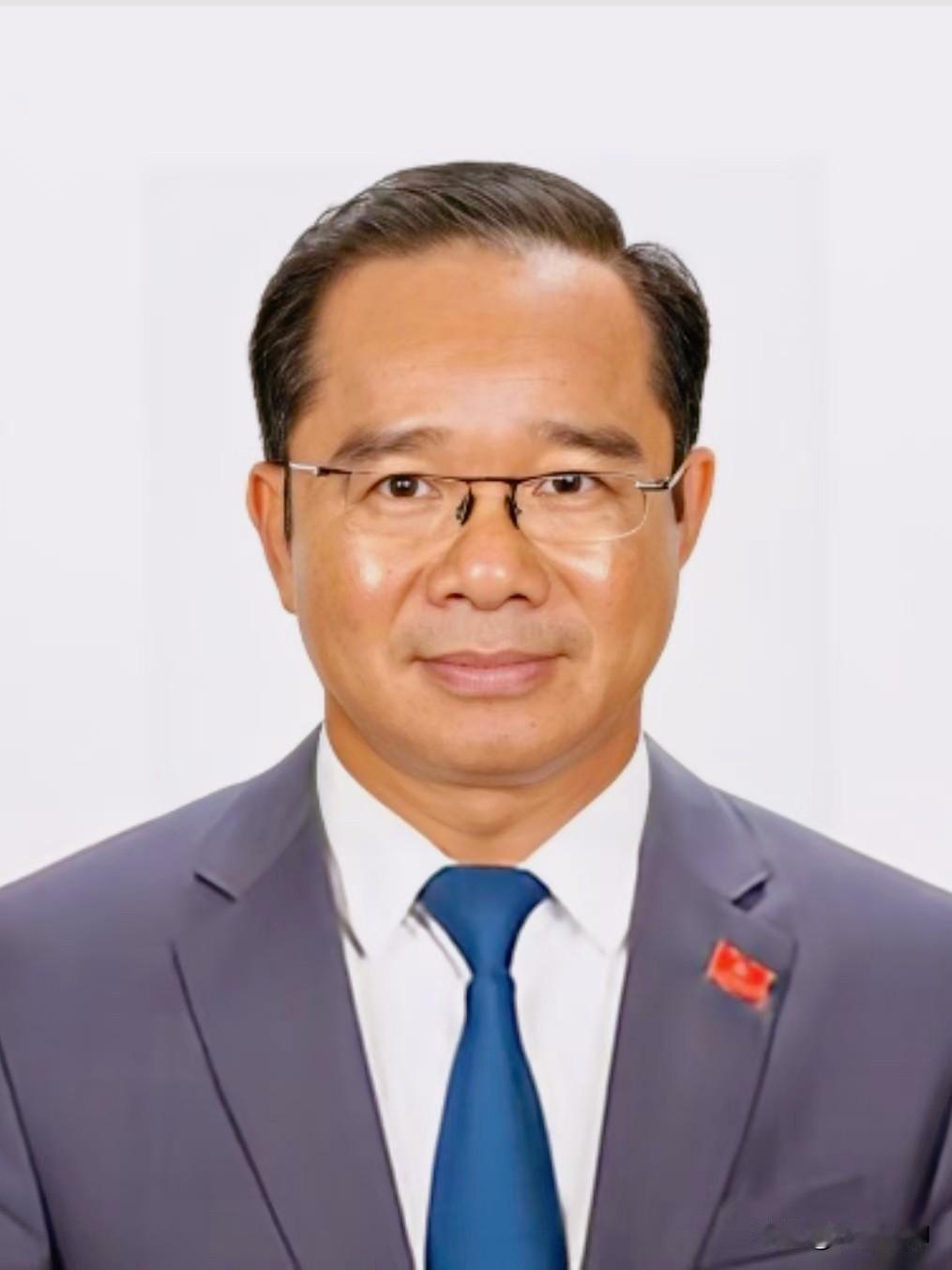 越南国立大学教授阮文泰在公开场合直言：“在黄种人里，只有中国敢于和西方叫板！要不