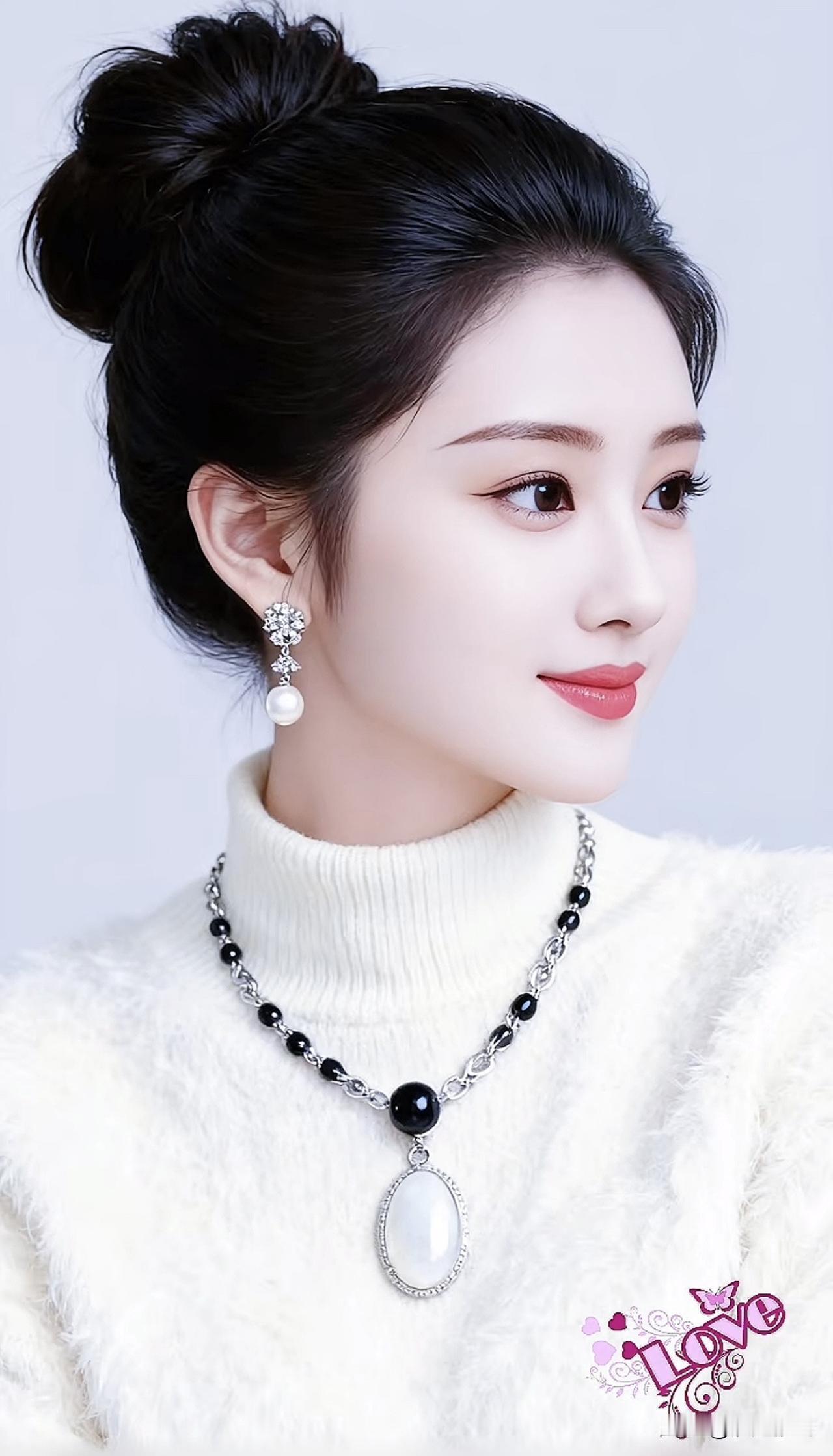 玉佩轻摇，笑靥如花。玉佩美人 戴玉佩 戴绿玉佩 戴玉佩 戴绿玉佩 玉佩风影 玉佩