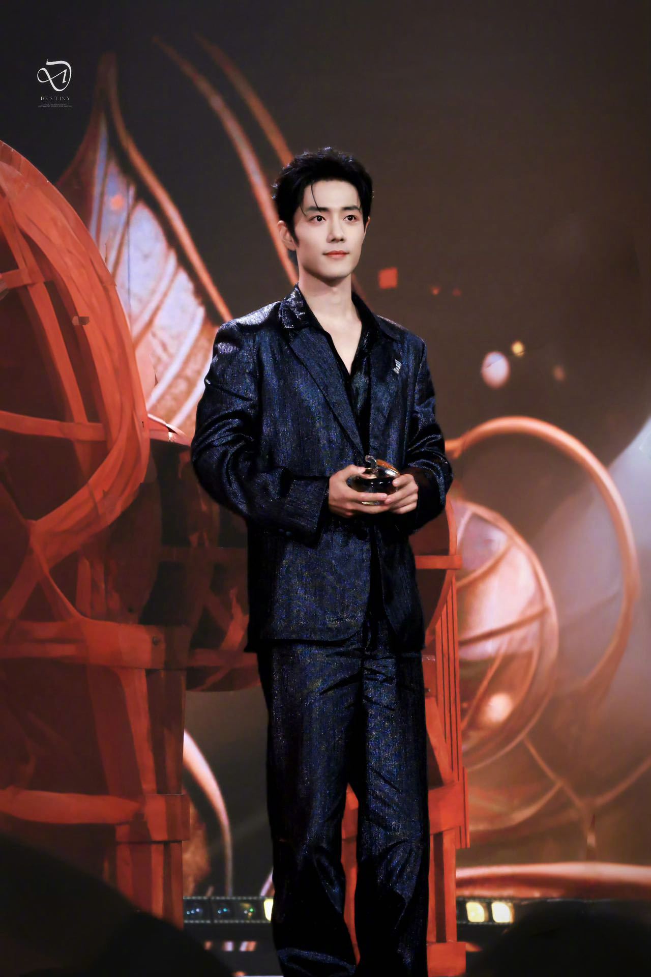 #咪咕星鲜事##肖战台下坐了5小时#他记得遗憾，所以就把承诺兑现成了陪伴，真诚永