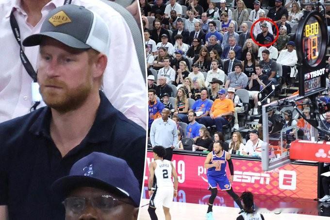 NBA总决赛G5尼克斯对阵马刺，哈里王子被拍到坐在第8排看比赛，但他的妻子梅根没