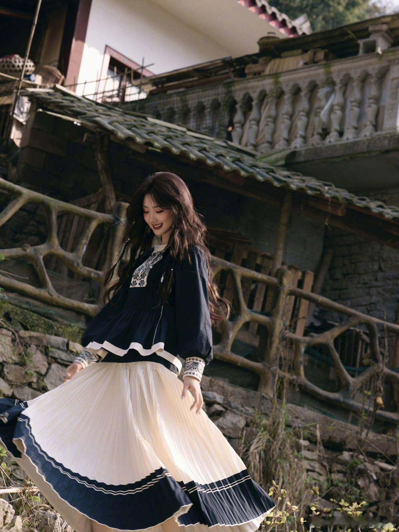 曝毛晓彤凌晨从医美诊所离开能不能少点没必要的八卦，只是简单做个皮肤护理而已。现在