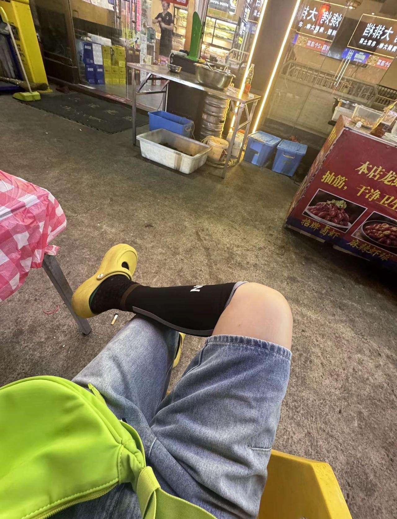 微醺时的晚风，比平时更会撩人一点、酒里没有答案、但有让人放松的勇气🍹