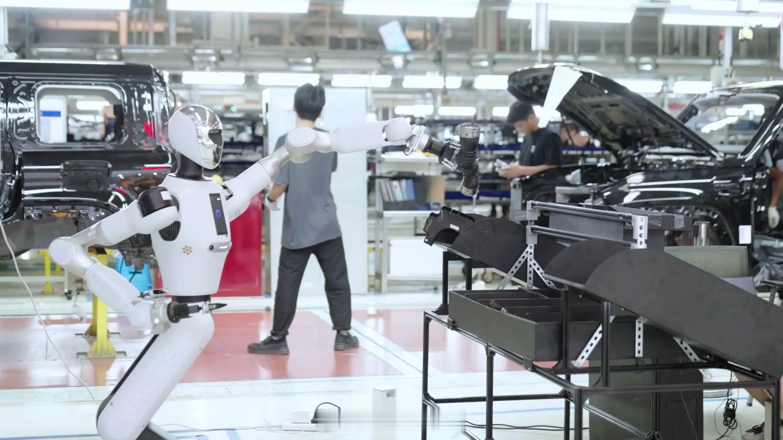 银河通用完成新一轮超 3 亿美元融资。本轮融资由中国移动链长基金领投，中金资本、