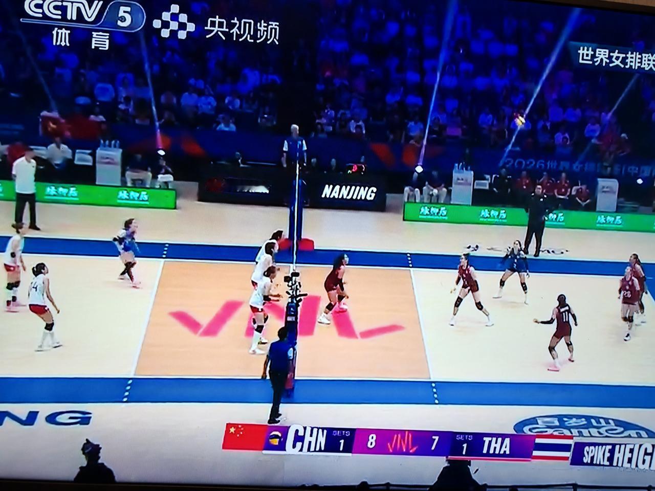 2026年女排世联赛南京站的比赛，中国女排对阵泰国女排，第一局中国女排25：14
