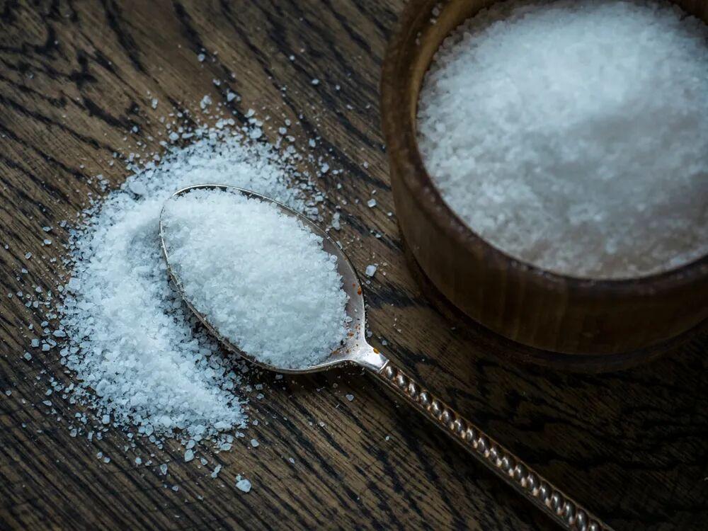 我家以前炒菜盐放得特别多，自从用了啤酒盖量盐法，现在口味淡了好多，血压也稳了！大