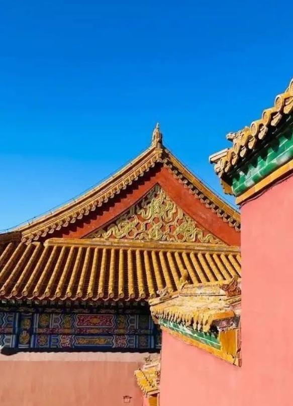 故宫缺钱到了什么地步，似乎永远入不敷出？故宫每年门票收入近8亿，文创收入大约15