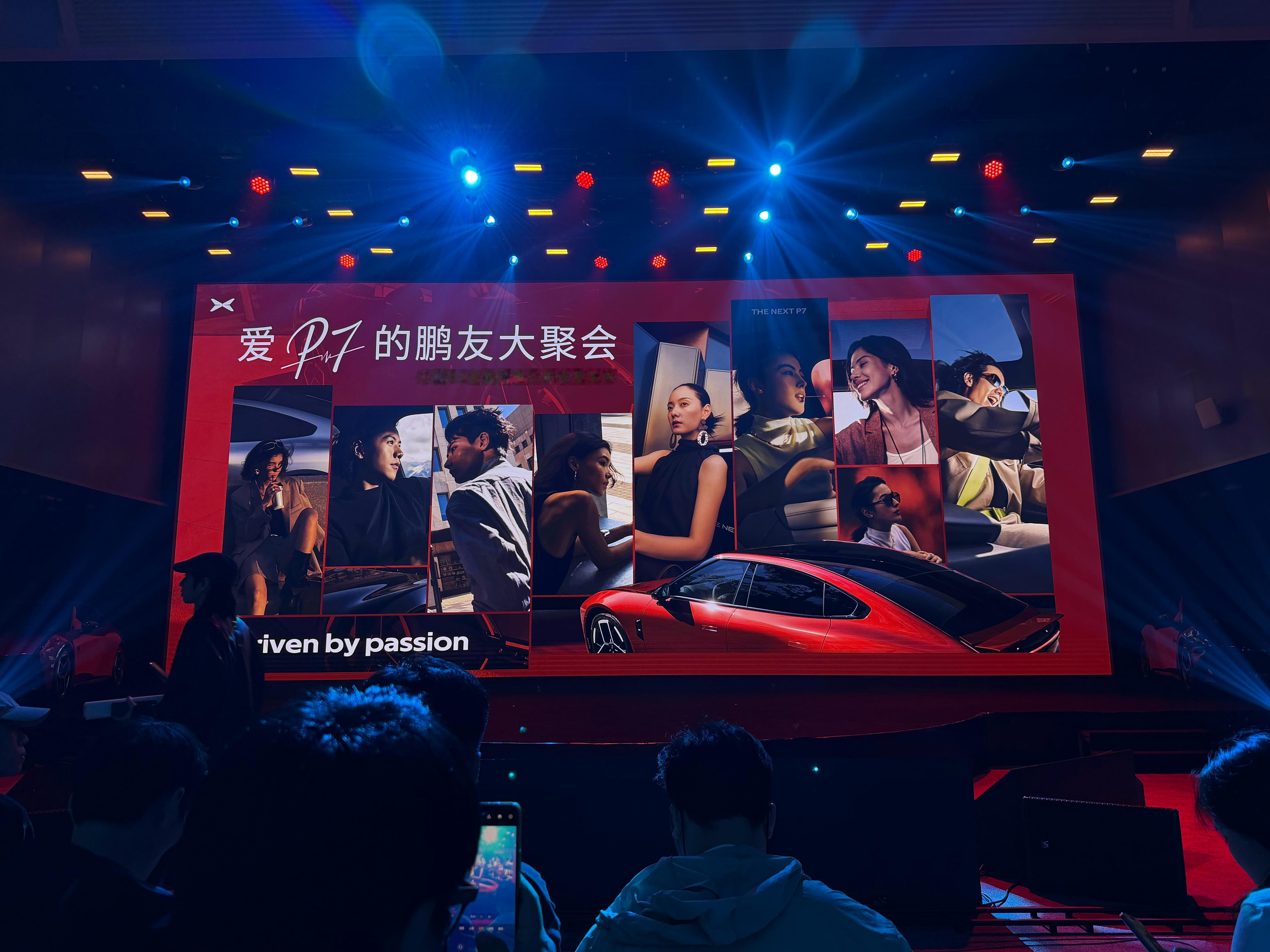 现场拍到P7三款新色实车，别的不说，黑色真的酷到没朋友！气场直接拉满，越看越上头