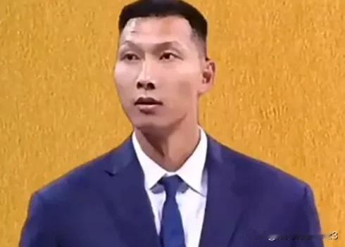易建联团队
冷处理方式令人佩服
没有急于辟谣
避免给官方添麻烦，
没有急于洗白自