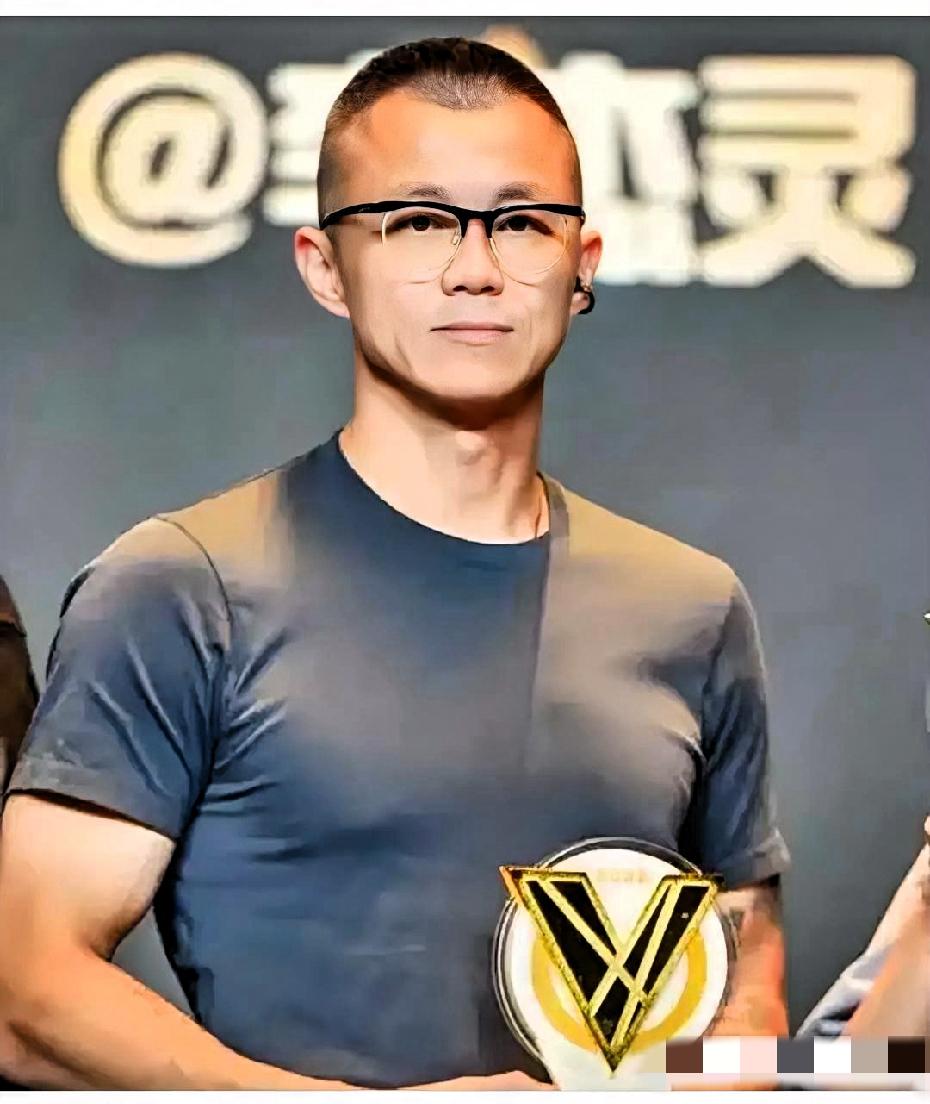 真的被网红陈震的操作恶心到吐！咱们打工人每月辛苦缴的个税，全用在修公路、建学校、