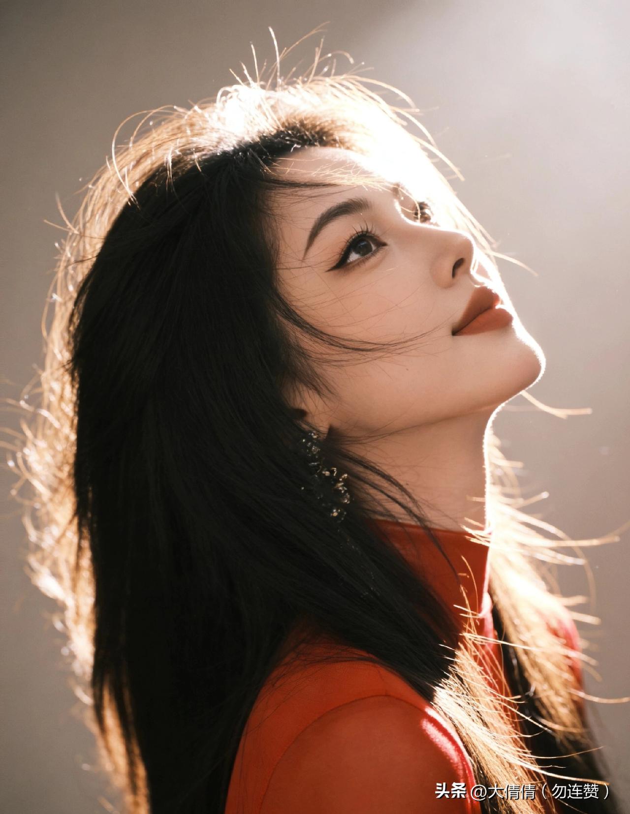 男人女人要真心，
别拿假意对别人。
薄情现实最伤人，
真心错付悔终身。
 
人心