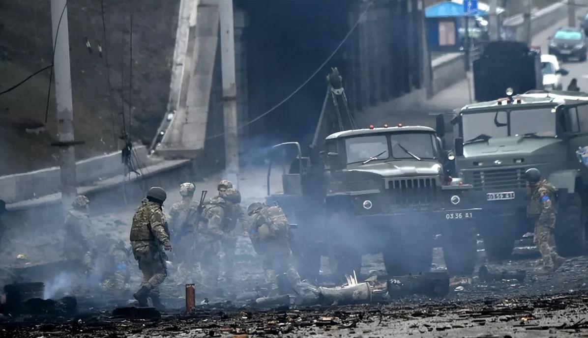 现在俄乌停火这事儿，外交上的走动是多了，但想短期内全面停火基本不现实，毕竟两边核